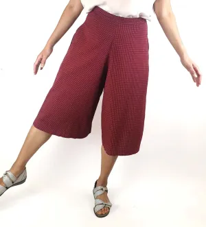 Alpha 60 red wide leg capri length pants size S (best fits size 10)