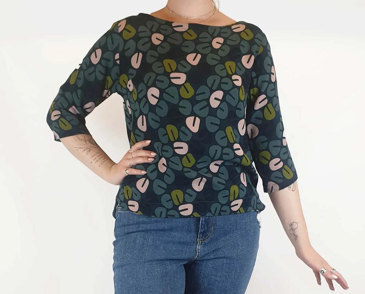 Frock Me Out blue print 3/4 sleeve top size L, best fits 12-14