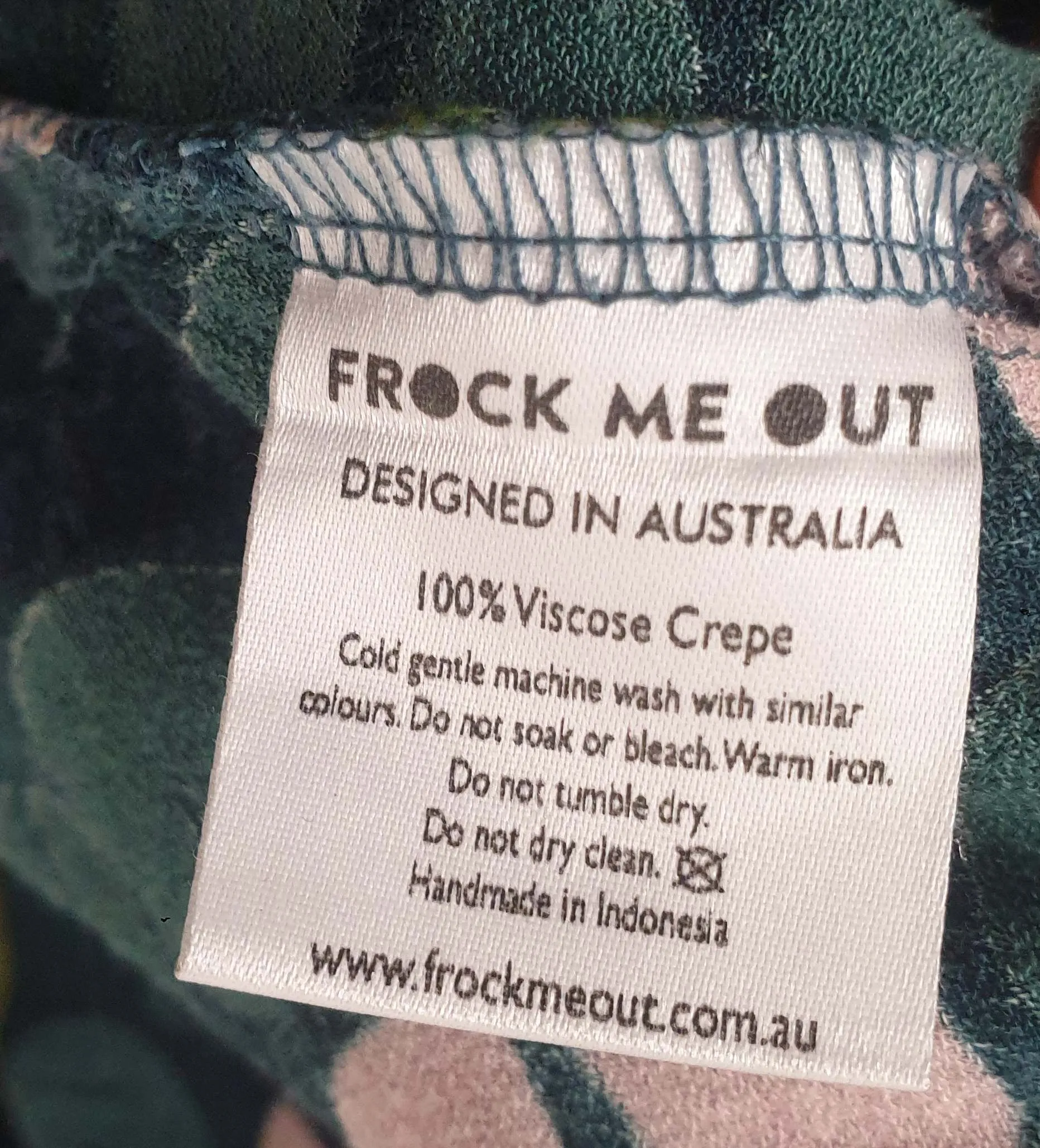 Frock Me Out blue print 3/4 sleeve top size L, best fits 12-14