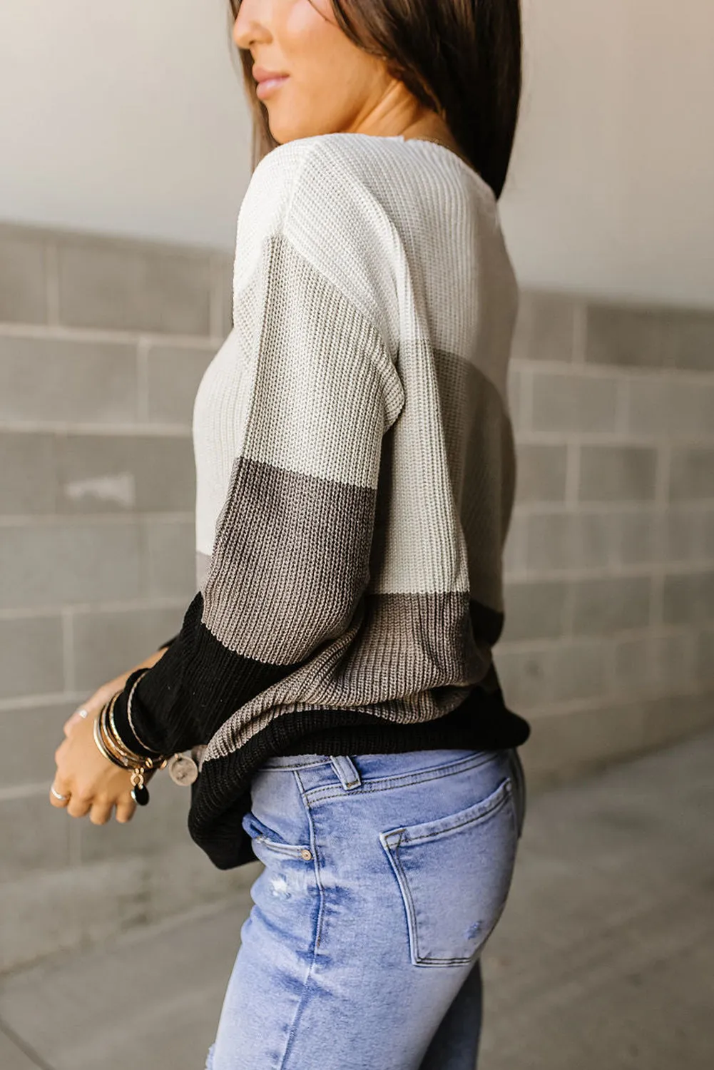 Light Grey Color Block Knitted O-neck Pullover Sweater